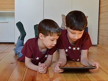 Kinder und Tablets: Wann sollten sie sie nutzen dürfen?