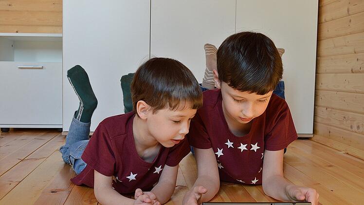 Kinder und Tablets: Wann sollten sie sie nutzen dürfen?