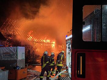 Burgbernheim: Gro&szlig;einsatz durch Scheunenbrand