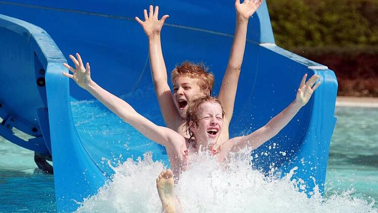 Wasserrutschen sind bei Kindern und Jugendlichen beliebt. Symbolfoto: dpa