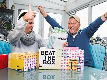 Matthias Mangiapane (links) und Hubert Fella bekommen für die Show "Beat the Box" auf Vox Spiele nach Hause geschickt.  RTL Media Group