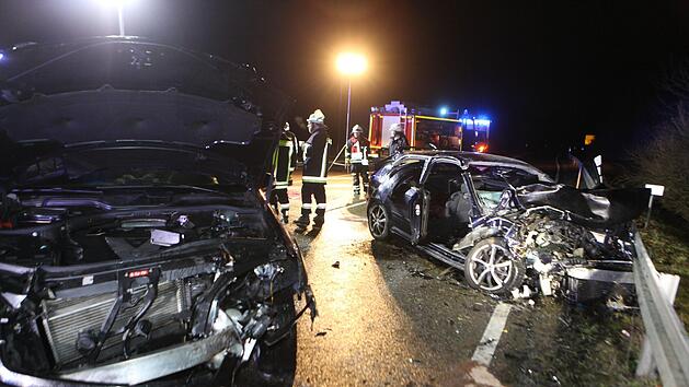 Bei einem Unfall auf der Staatsstra&szlig;e 2253 wurden am Samstag drei Menschen verletzt. Foto: NEWS5 / Haag