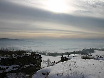 Anfang Dezember fiel pünktlich zur Adventszeit der erste Schnee. Nach einer kurzen Winterpause verzaubert die weiße Pracht nun wieder die Landschaft der Haßberge. Eckehard Kiesewetter