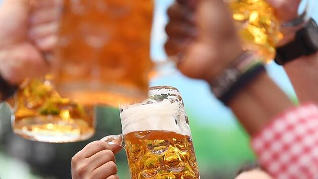 Aschaffenburg: Handy-Diebstahl auf Volksfest geht schief - Klingeln verrät 18-Jährigen