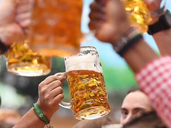 Aschaffenburg: Handy-Diebstahl auf Volksfest geht schief - Klingeln verrät 18-Jährigen Aschaffenburg: Handy-Diebstahl auf Volksfest geht schief - Klingeln verrät 18-Jährigen