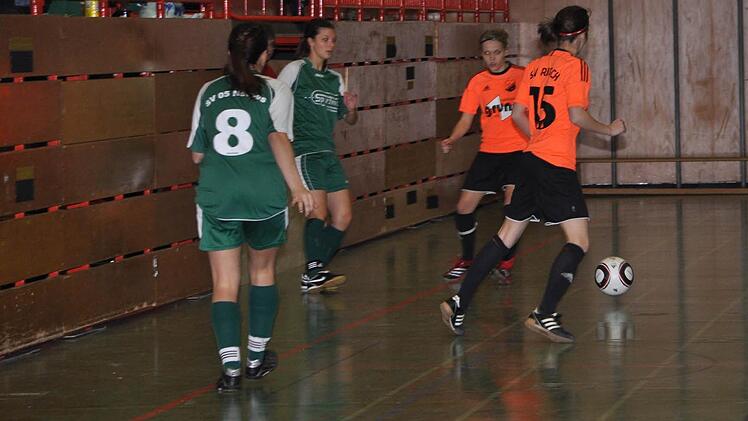 Frauen: SV Reitsch (orange) - SV Neuses