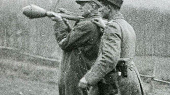 Karfreitag, 30. März 1945: Die 2. Kompanie des Volkssturms rückt zum Scharfschießen aus (Vorbereitung zur Verteidigung). Schlussendlich entschloss sich die Stadt aber zur Kapitulation. Foto: Archiv/ Otto Trapp