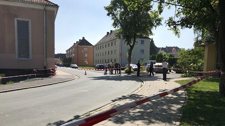 In Selb wurde eine verletzte Frau auf der Straße gefunden. Foto: NEWS5 / Fricke