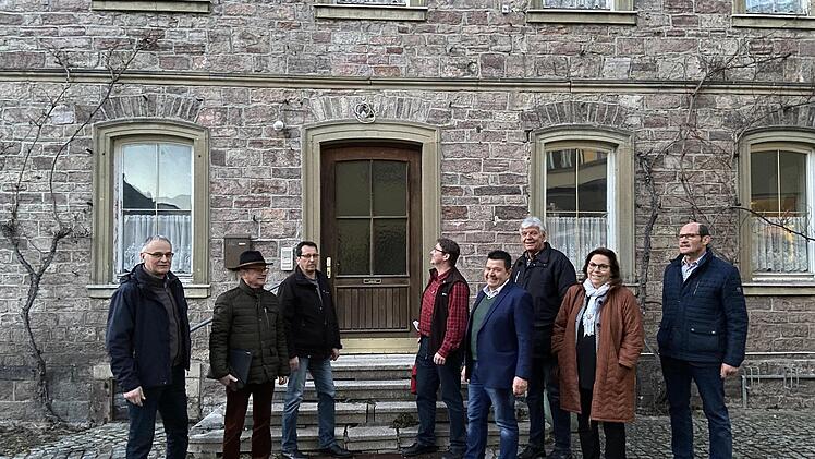 Besuch in Hammelburg (von links): Fraktionssprecher Roland Limpert (PWG), stellvertretender Landrat Gotthard Schlereth, Oliver Lukaschewitsch, Matthias Kleren, Fraktionssprecher Wolfgang Dünisch (FW-CBB), Reimar Glückler, Sabine Oschmann-Hockgeiger, Dieter Muth.