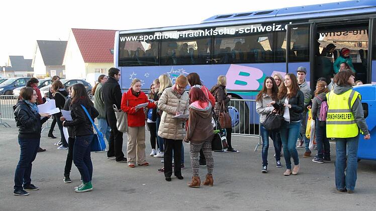 Bei der Ankunft in Neuses gibt es für jeden Schüler einen Lage- und Stundenplan. Foto: Matthias Erlwein