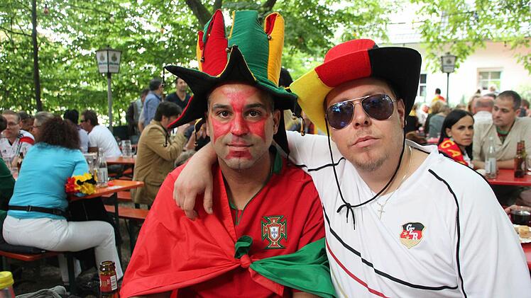 Nachher wurde Jorge Ferreira von Kumpel Matthias Krauß (rechts) getröstet Foto: Sebastian Martin