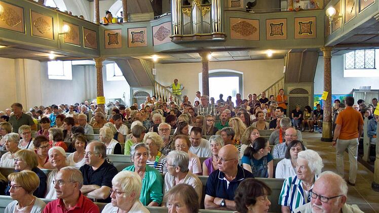 Die Quastenflosser wurden bei ihrem Auftritt in der Coburger Heilig-Kreuz-Kirche begeistert gefeiert.  Foto: Jochen Berger