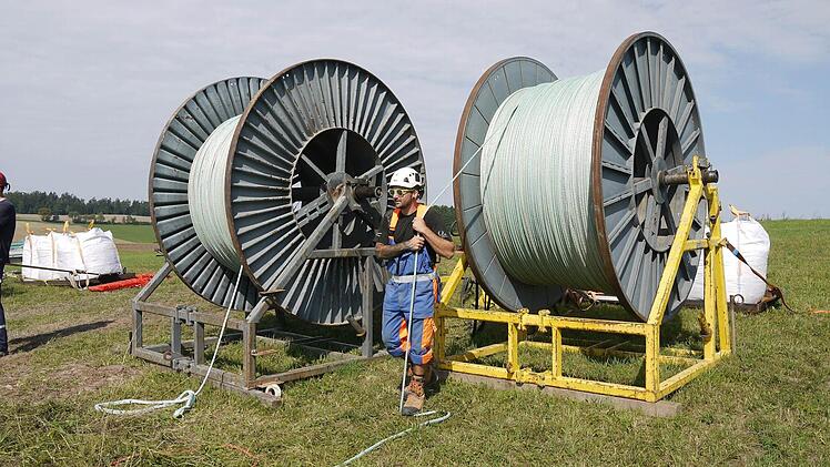Auf diesen Trommeln befinden sich die Seile.Foto. Berthold Köhler