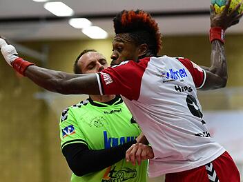 Torgarant: Gary Hines (am Ball) war beim letzten Spiel gegen Baunatal bester Torschütze für den HSC Bad Neustadt. Auf seine Treffsicherheit wird es auch am Samstagabend wieder ankommen.  Foto: Anand Anders