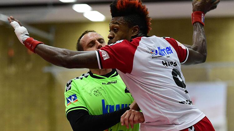 Torgarant: Gary Hines (am Ball) war beim letzten Spiel gegen Baunatal bester Torschütze für den HSC Bad Neustadt. Auf seine Treffsicherheit wird es auch am Samstagabend wieder ankommen.  Foto: Anand Anders