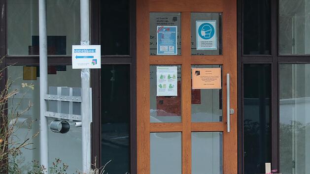 Tiefe Trauer in Neudrossenfeld: Der Mord am Ärzteehepaar lässt viele Menschen sprachlos zurück.