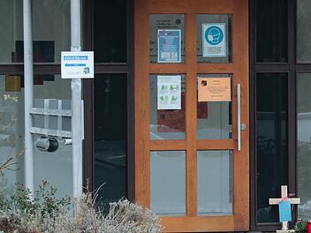 Tiefe Trauer in Neudrossenfeld: Der Mord am Ärzteehepaar lässt viele Menschen sprachlos zurück.