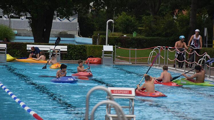 Wassertag beim Jugendfestival YouCo im Aquaria Freibad in CoburgFoto: Ronald Rinklef