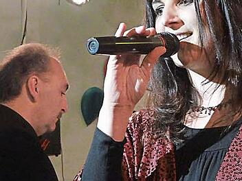 Carola Weiß-Schilling sang in "Amazing Grace" von der unendlichen Güte Jesu. Foto: Johanna Eckert