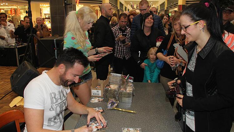 Michael Wendler und seine Fans. Foto: Jürgen Gärtner