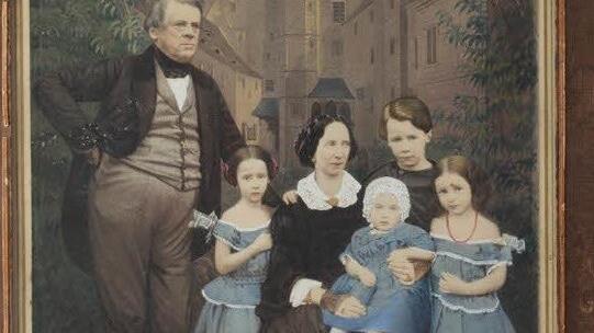 Ein Ahnengemälde mit Carl von Giech sowie Frau und Kindern aus dem Jahre 1856