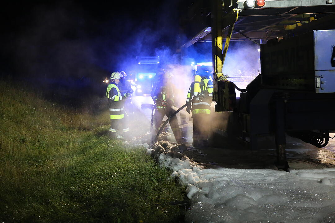 Lkw-Brand auf der A9 in Oberfranken