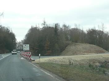 Nahe dem Kieswerk bei Trieb fanden bereits Baugrunduntersuchungen statt; eine Zufahrt wurde gebaut. Foto: Ramona Popp