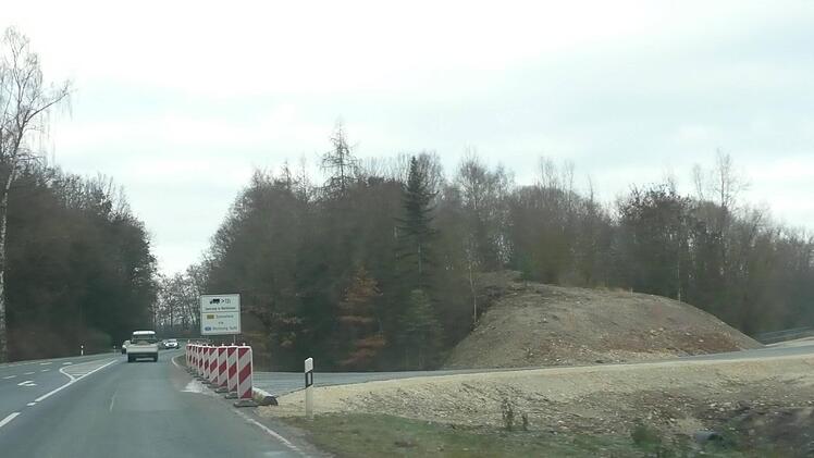 Nahe dem Kieswerk bei Trieb fanden bereits Baugrunduntersuchungen statt; eine Zufahrt wurde gebaut. Foto: Ramona Popp
