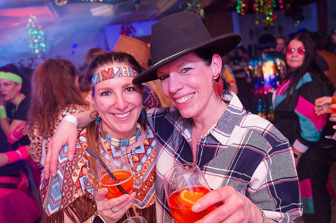 Drei Männerballetts, Musik von DJ Asti und vieles mehr gab es beim Weiberfasching!