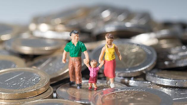 Einschnitte bei Familiengeld & Co: Diese legalen Steuer-Tricks sollten Eltern kennen