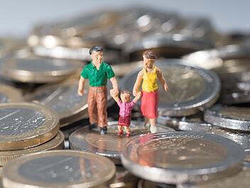 Einschnitte bei Familiengeld & Co: Diese legalen Steuer-Tricks sollten Eltern kennen