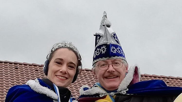 Turbulentes Faschingstreiben im Altort Ebenhausen. Foto: Sigismund von Dobschütz