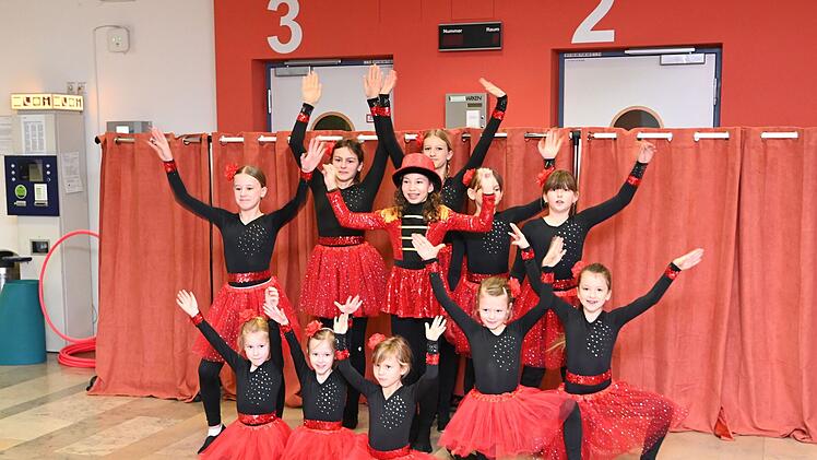Erlangen: Tanzgruppen bringen Fasching zu kranken Kindern - "strahlende Gesichter"