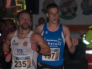 Theo Schell (rechts) und Alexander Finsel lieferten sich ein Duell um den Gesamtsieg, am Ende triumphierte der Lokalmatador. Foto: privat