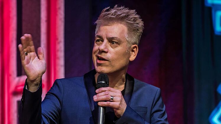 Umjubeltes Gastspiel im ausverkauften Kongresshaus: Michael Mitermeier stellte sein neues Programm in Coburg vor.Foto: Jochen Berger