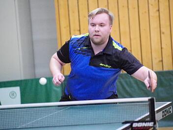 Andre Rauscher (Bild) von der TS Kronach blieb beim wichtigen Sieg gegen den ASV Marktleuthen im Doppel mit David Kostadinov und in seinen zwei Einzeln ungeschlagen.  Foto: Hans Franz