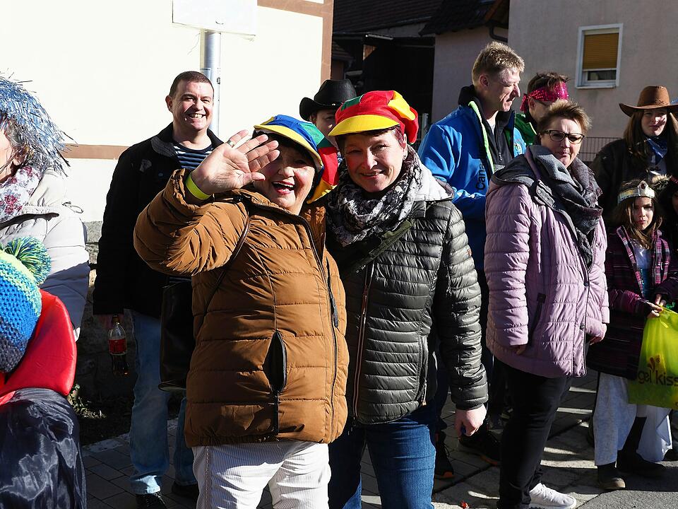 Buntes Faschingstreiben lockte tausende Besucher an.