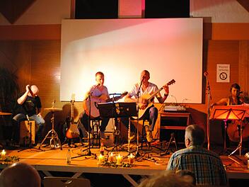 "foUr" spielte zugunsten der Jugendarbeit des TSV Wollbach und begeisterten das Publikum. Fotos: privat