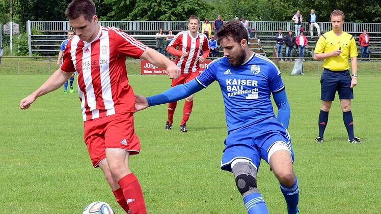 Christian Rösch (l.) fehlt dem SV Buckenhofen verletzt beim Showdown der Kreisliga 1 in Weisendorf. Manuel Wild (r.) ist mit 16 Treffern zweitbester Torschütze des ASV.  Foto: herzopress/Archiv