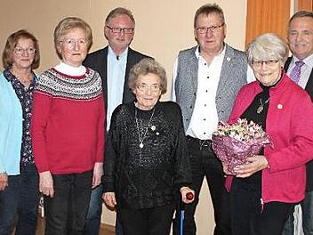 Von links: Vorsitzende Edith Wagner, Christa Reitzle, 2. Vorsitzender G&uuml;nther Stenglein, Klara Thomas, Gerhard Rottmann, Elfriede Wagner und Kreisvorsitzender G&uuml;nter Reif Foto: privat