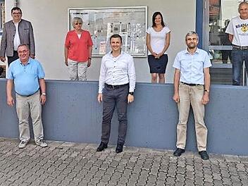 Erste Sitzung der Schulverbandsversammlung der Grund- und Mittelschule Pressig. Von links, Frank Jakob (Schulverbandsrat), Peter Klinger (Schulverbandsrat), Reinhard Horn (Rektor i. R.), Karin Ritter (Schulverbandsrätin), Stefan Heinlein (1. Vorsitzender), Susanne Heinlein (Schulverbandsrätin), Johannes-Peter Müller (neuer Rektor), Thomas Müller (Konrektor), Rainer Detsch (2. Vorsitzender).  Foto: K.- H. Hofmann