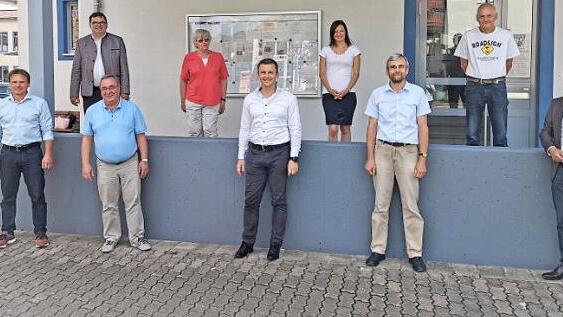 Erste Sitzung der Schulverbandsversammlung der Grund- und Mittelschule Pressig. Von links, Frank Jakob (Schulverbandsrat), Peter Klinger (Schulverbandsrat), Reinhard Horn (Rektor i. R.), Karin Ritter (Schulverbandsrätin), Stefan Heinlein (1. Vorsitzender), Susanne Heinlein (Schulverbandsrätin), Johannes-Peter Müller (neuer Rektor), Thomas Müller (Konrektor), Rainer Detsch (2. Vorsitzender).  Foto: K.- H. Hofmann