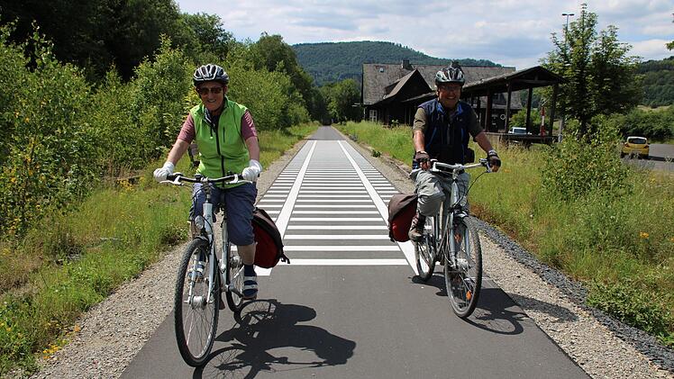 Die vergleichsweise geringe Investition in den Rhönexpress-Radweg  hat sich für die Marktgemeinde Wildflecken gelohnt. Foto: Ulrike Müller