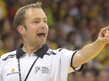 HSC-Trainer Jan Gorr ist leidenschaftlicher Angler. Am Westsee in Staffelstein findet er Ruhe und tankt Kraft, um die Herausforderungen mit seinen ambitionierten Handballern meistern zu können. Foto: Hagen Lehmann
