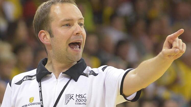 HSC-Trainer Jan Gorr ist leidenschaftlicher Angler. Am Westsee in Staffelstein findet er Ruhe und tankt Kraft, um die Herausforderungen mit seinen ambitionierten Handballern meistern zu können. Foto: Hagen Lehmann