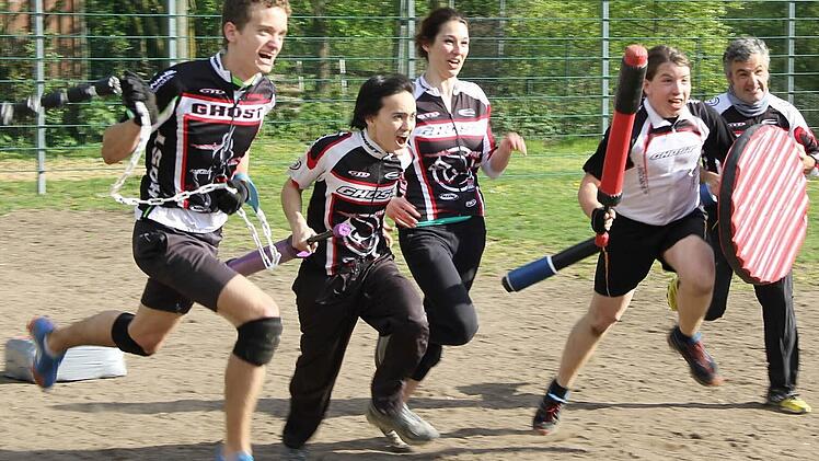 Was aussieht wie mittelalterlicher Kampfsport ins heutige Jahrtausend übertragen, heißt "Jugger" und ist der neue Trendsport.  Fotos: privat
