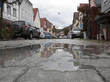 Nur ein bißchen Wasser und es bilden sich riesige Pfützen.  Foto: Josef Hofbauer