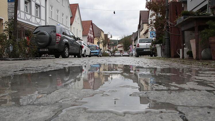 Nur ein bißchen Wasser und es bilden sich riesige Pfützen.  Foto: Josef Hofbauer