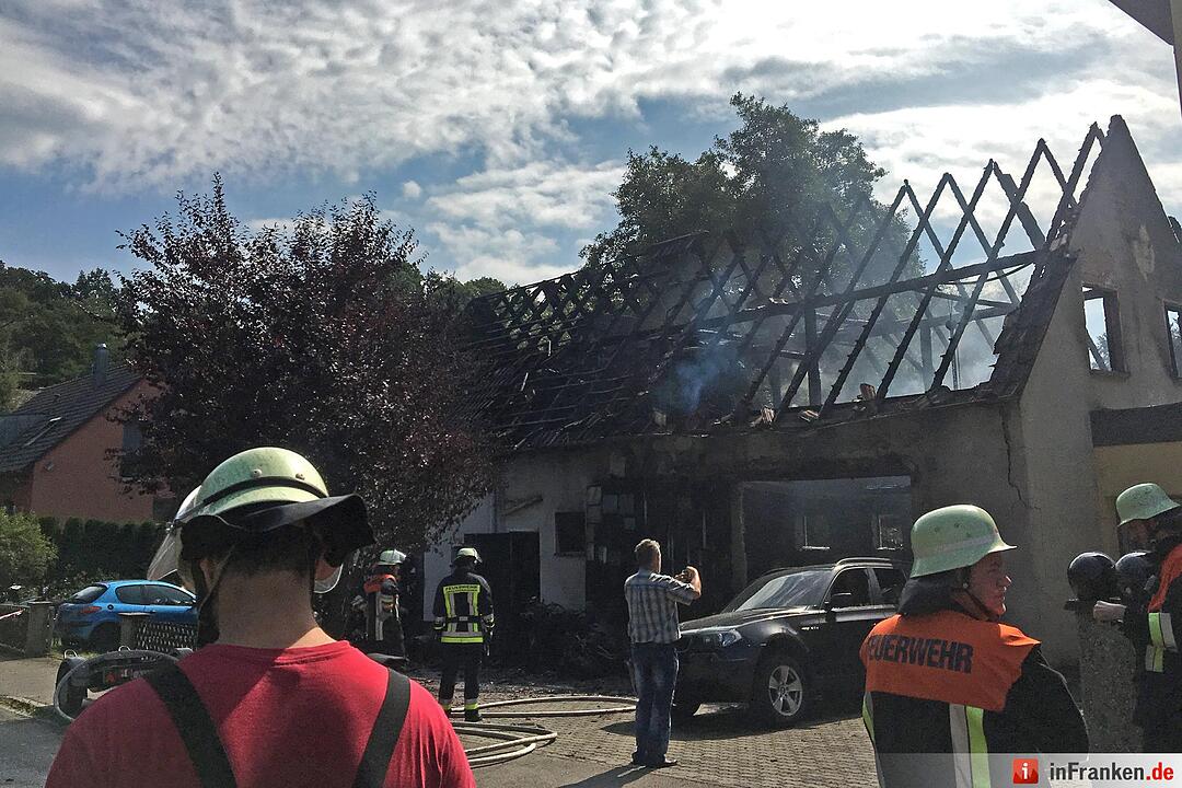 Garage in Burgthann brennt ab