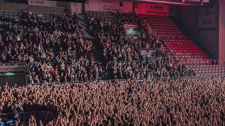 Die Band "Kraftklub" bei ihrem Konzert in Bamberg. Foto: Rudolf Hein